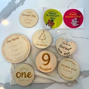 NWOT Wooden Monthly Milestone Circle Cards